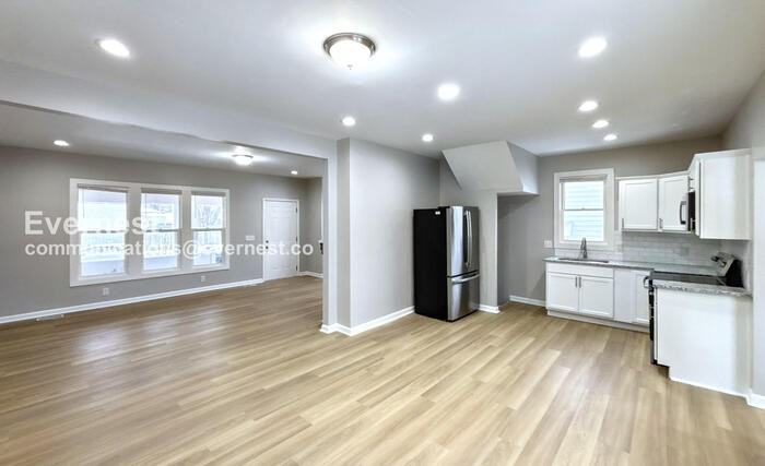 2432 Steele Ave - Photo 4 of 25