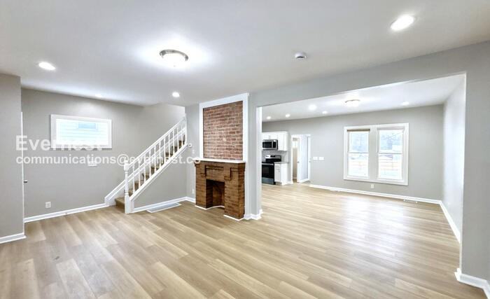 2432 Steele Ave - Photo 5 of 25