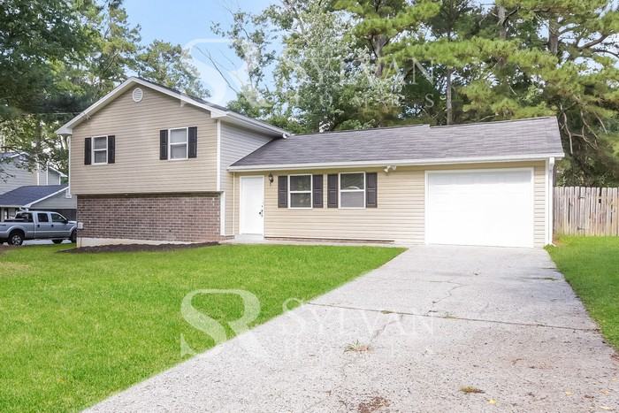 1088 Wayne Dr - Photo 3 of 16