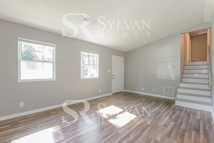 1088 Wayne Dr - Photo 5 of 16