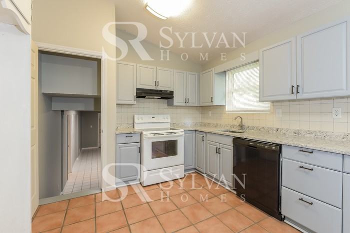 1088 Wayne Dr - Photo 7 of 16