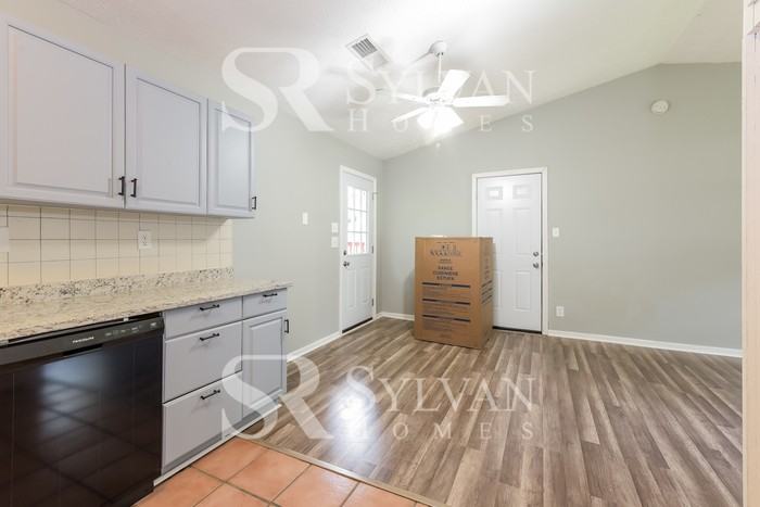 1088 Wayne Dr - Photo 7 of 15