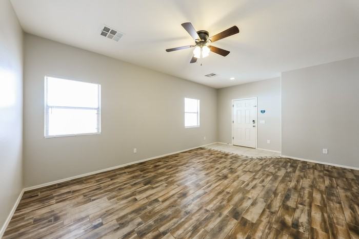 18356 W Mission Ln - Photo 5 of 17