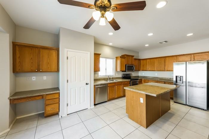 18356 W Mission Ln - Photo 6 of 17