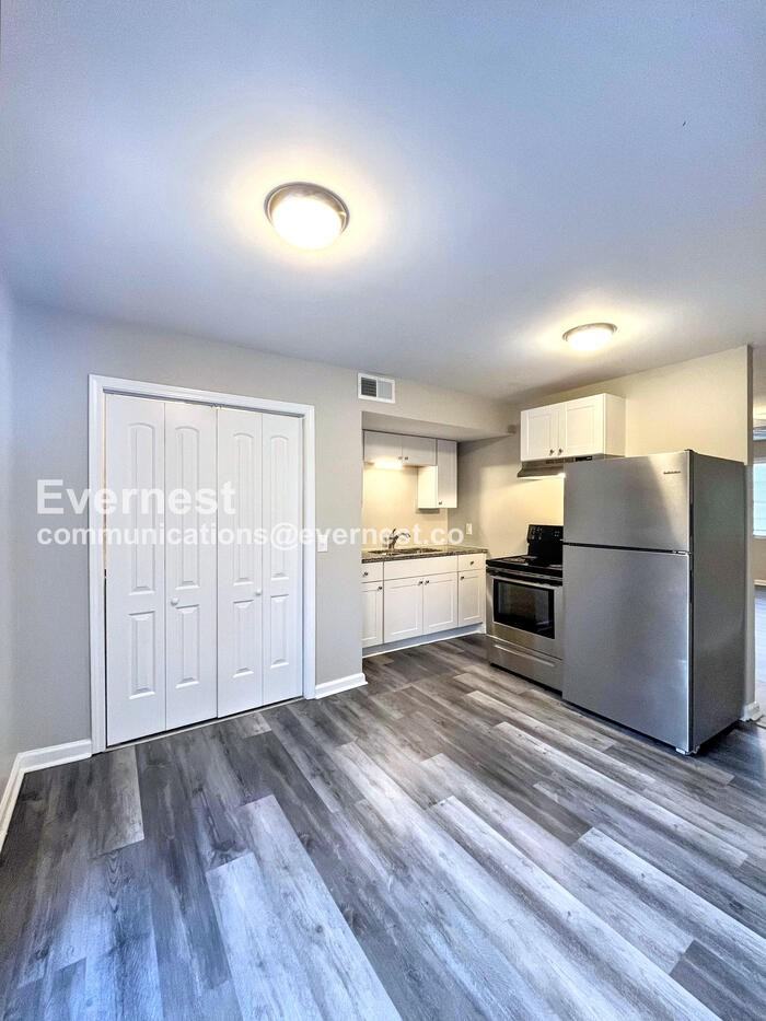 2315 Oak Ct - Photo 5 of 22