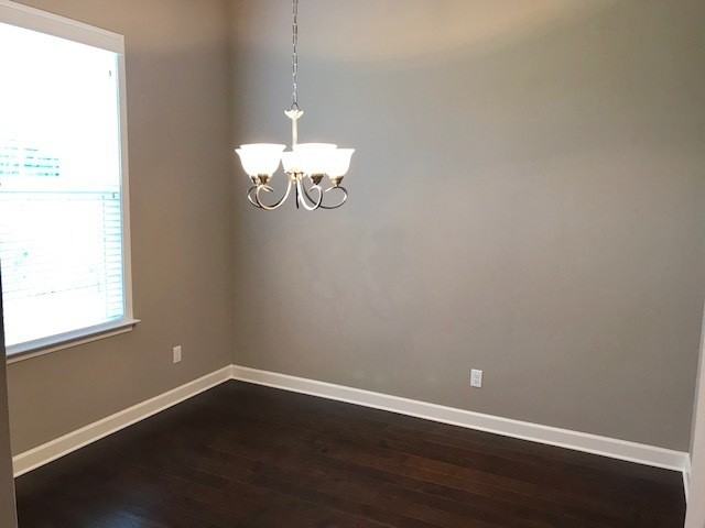 8565 Courtly Cir N - Photo 5 of 12