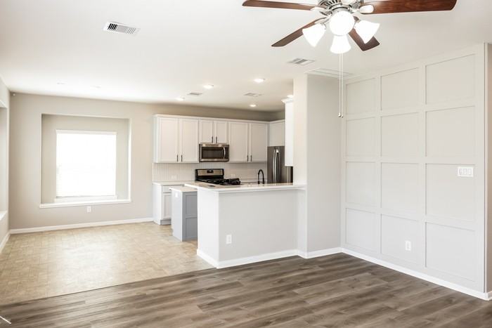 5203 Bay Ln - Photo 6 of 22