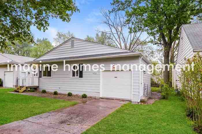 650 Wesley Dr - Photo 3 of 14