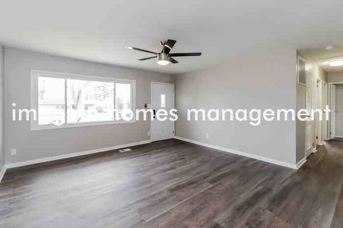 221 Navaho Dr - Photo 4 of 13