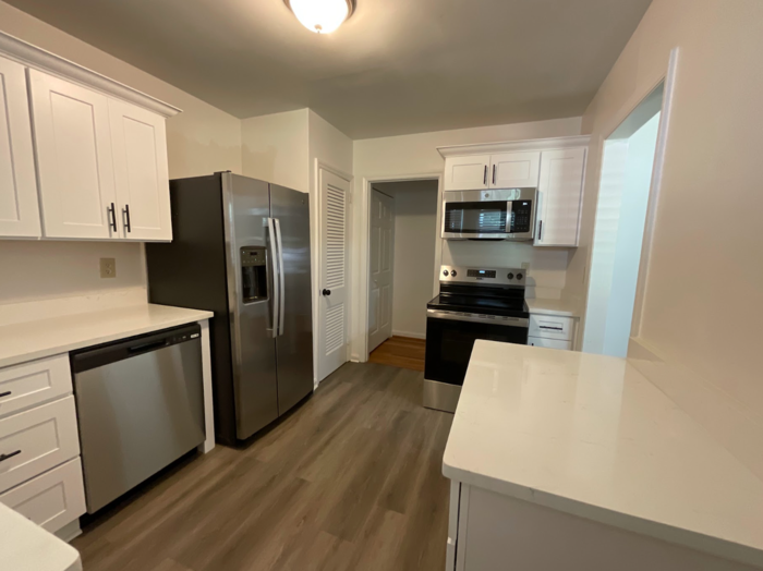 911 Lindbergh Dr Ne - Photo 2 of 12