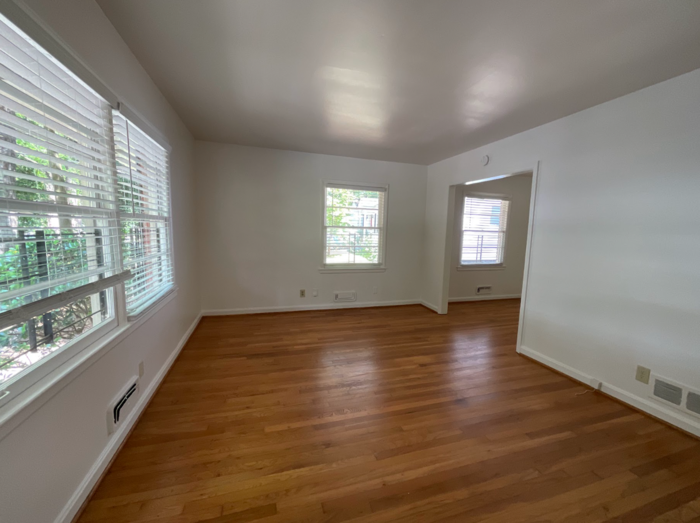 911 Lindbergh Dr Ne - Photo 4 of 12