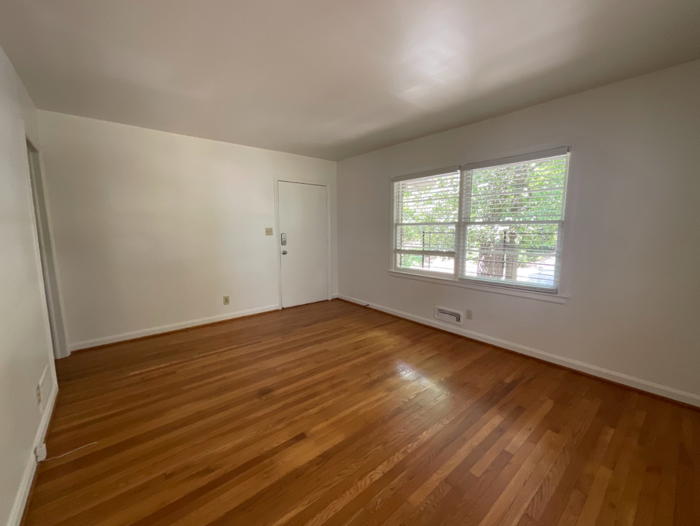 911 Lindbergh Dr Ne - Photo 5 of 12