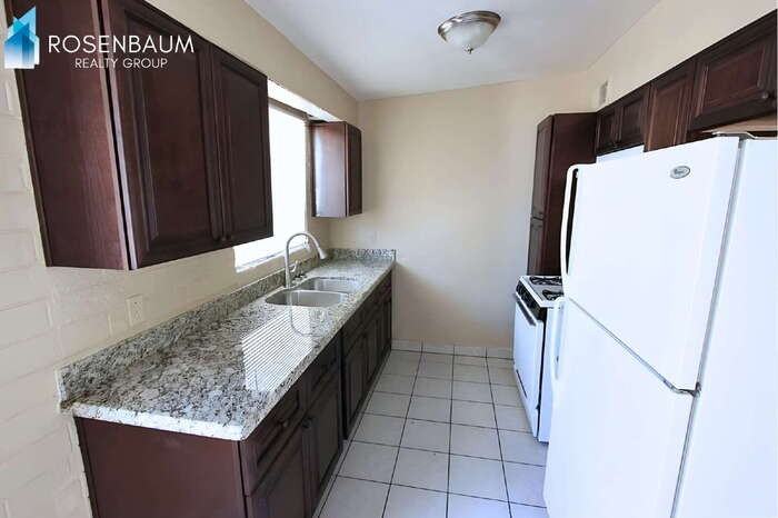 565 S Hobson #4 - Photo 4 of 10