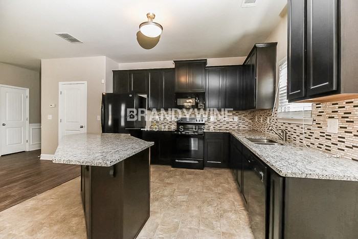 196 Leland Ln - Photo 6 of 20