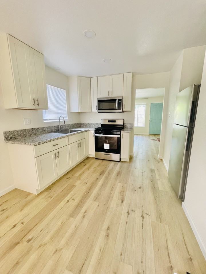 1812 Rose Ave #1 - Photo 4 of 13