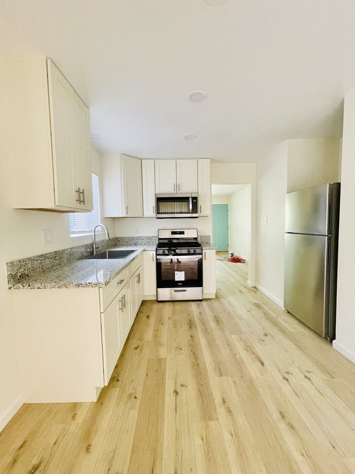 1812 Rose Ave #1 - Photo 5 of 13