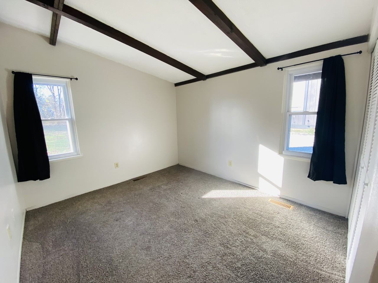 511 Wrexham Ave Sw #511 - Photo 5 of 14