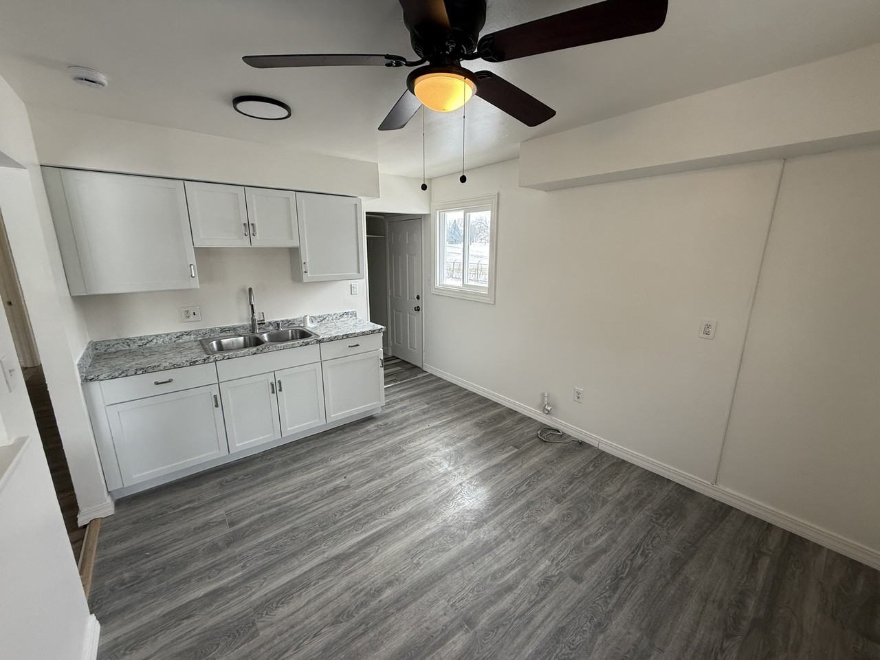 611 Montana Ave #NA - Photo 3 of 10