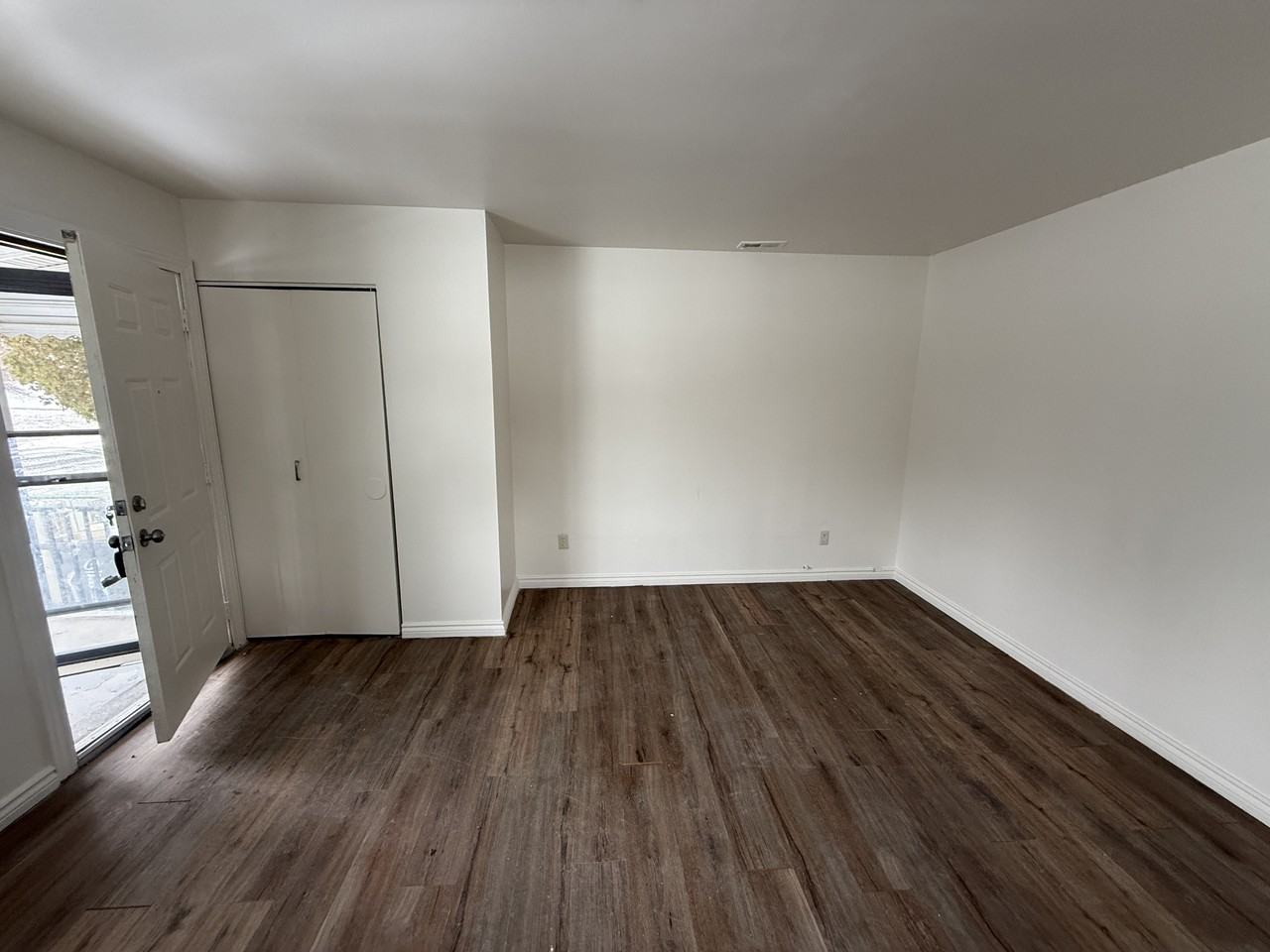 611 Montana Ave #NA - Photo 5 of 10