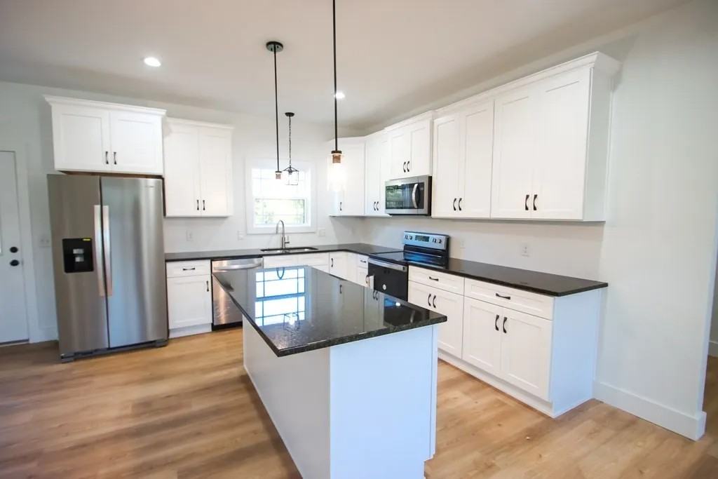 907 Honeysuckle Ln #NA - Photo 4 of 8