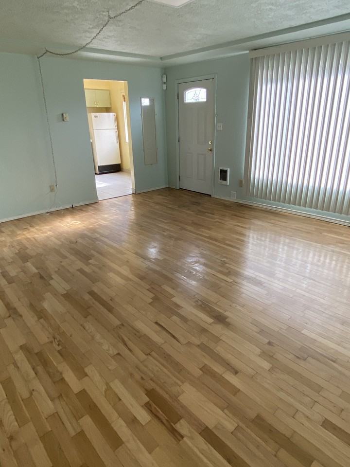 4813 S Pine St #NA - Photo 2 of 14