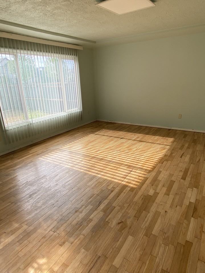 4813 S Pine St #NA - Photo 3 of 14