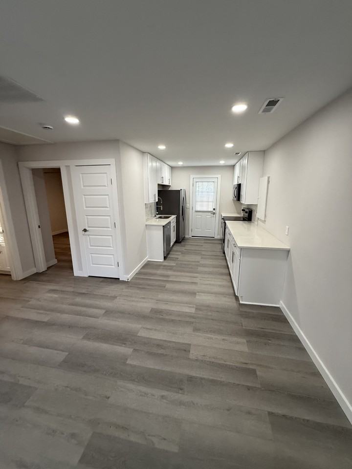 2711 Meharry Blvd #C - Photo 4 of 31