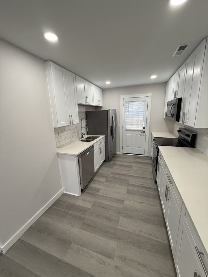 2711 Meharry Blvd #C - Photo 5 of 31