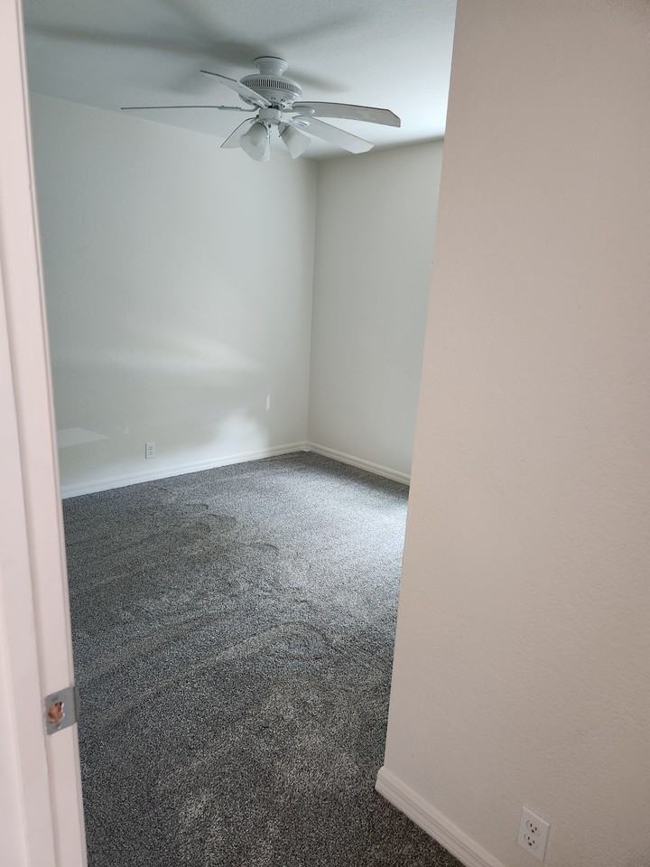 4227 Larkin St #NA - Photo 7 of 29