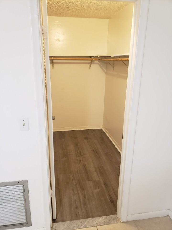 2323 Florida Blvd #A - Photo 4 of 7