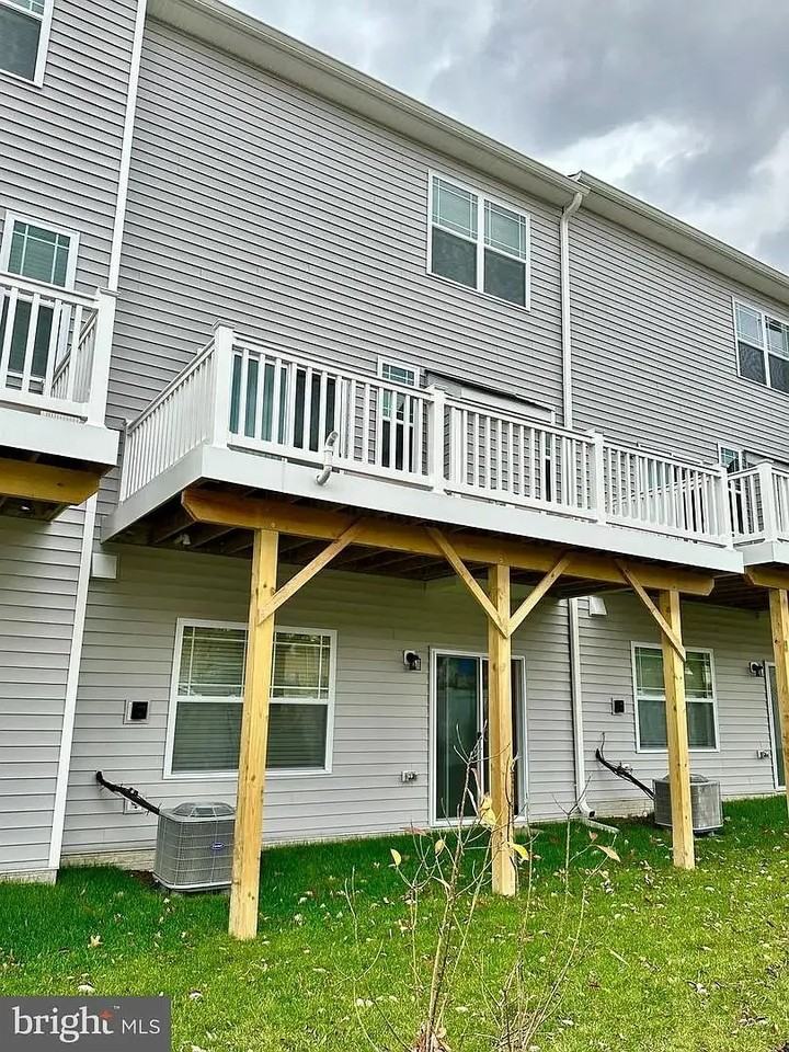 209 Jenkins Way #209 - Photo 2 of 14