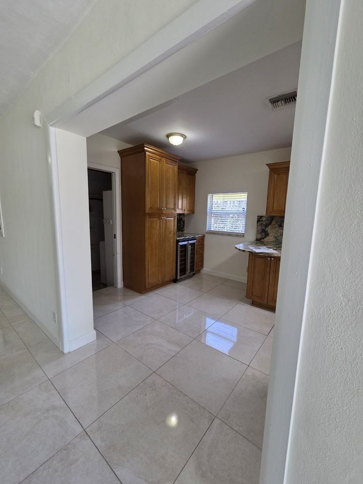 1008 Macy St #NA - Photo 3 of 50