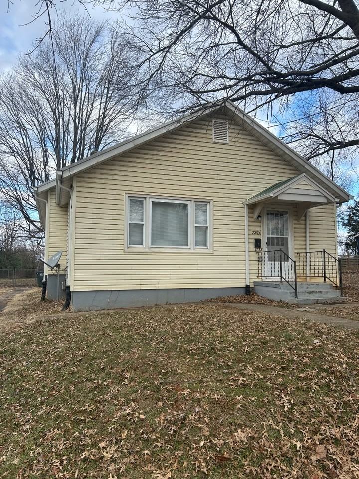 2205 Mayflower Dr - Photo 2 of 20