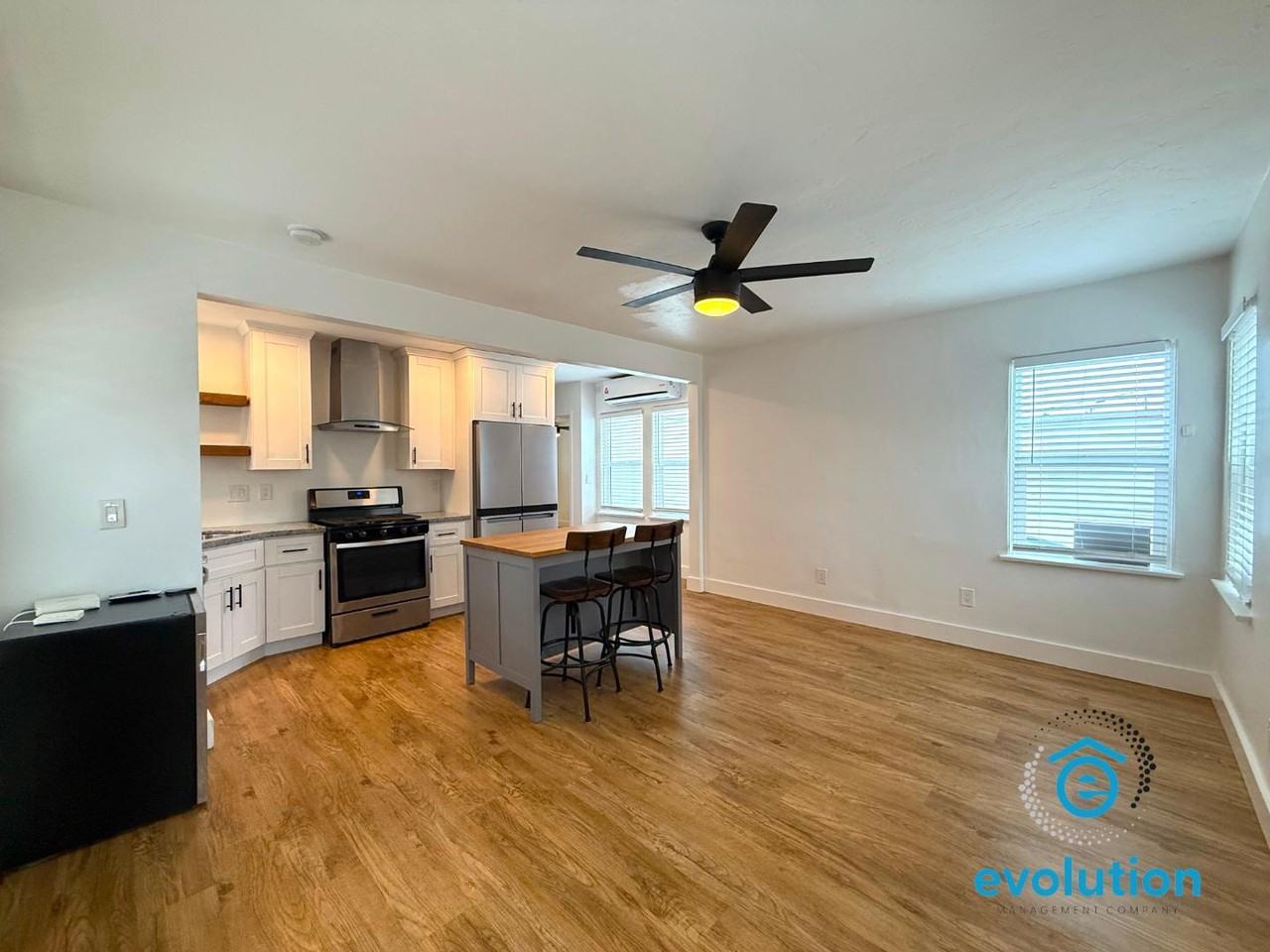 4064 Laverne Pl - Photo 7 of 11