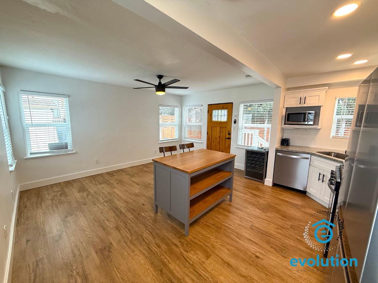 4064 Laverne Pl - Photo 6 of 11