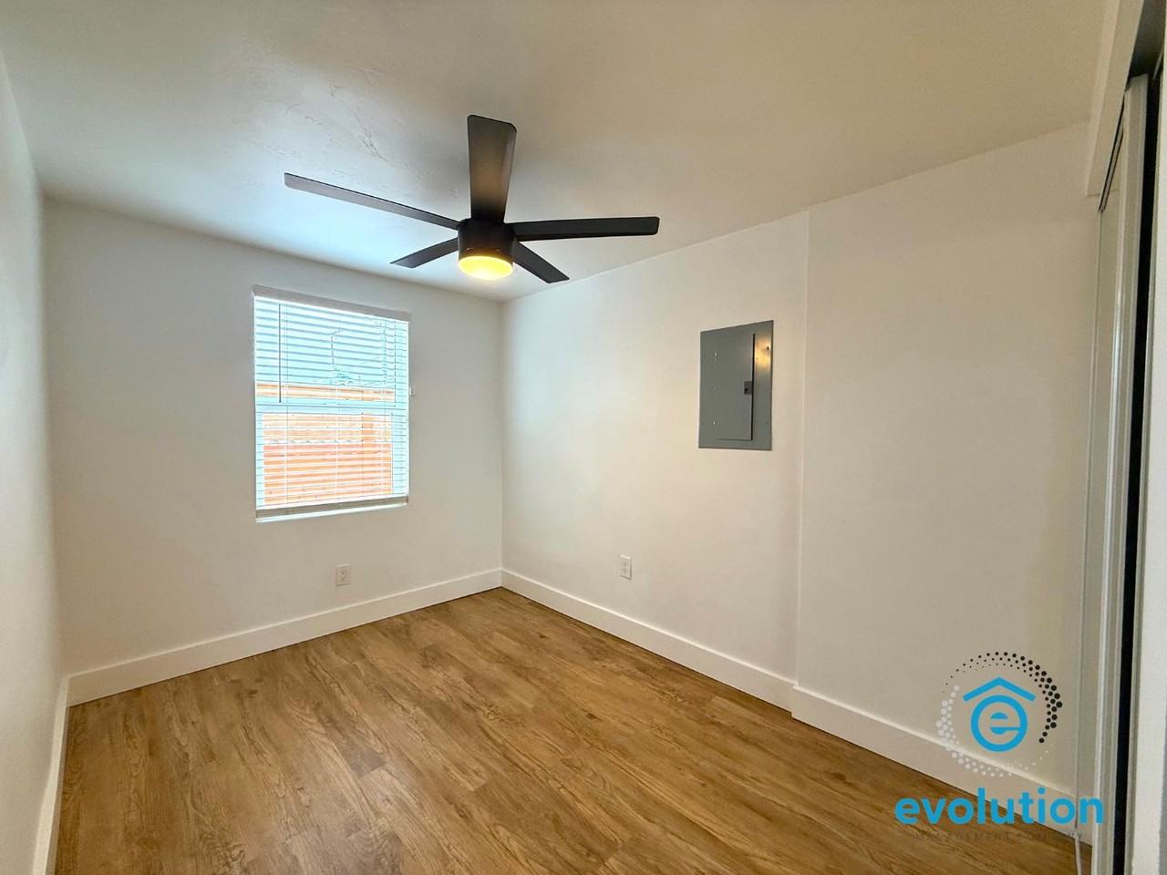 4064 Laverne Pl - Photo 7 of 11