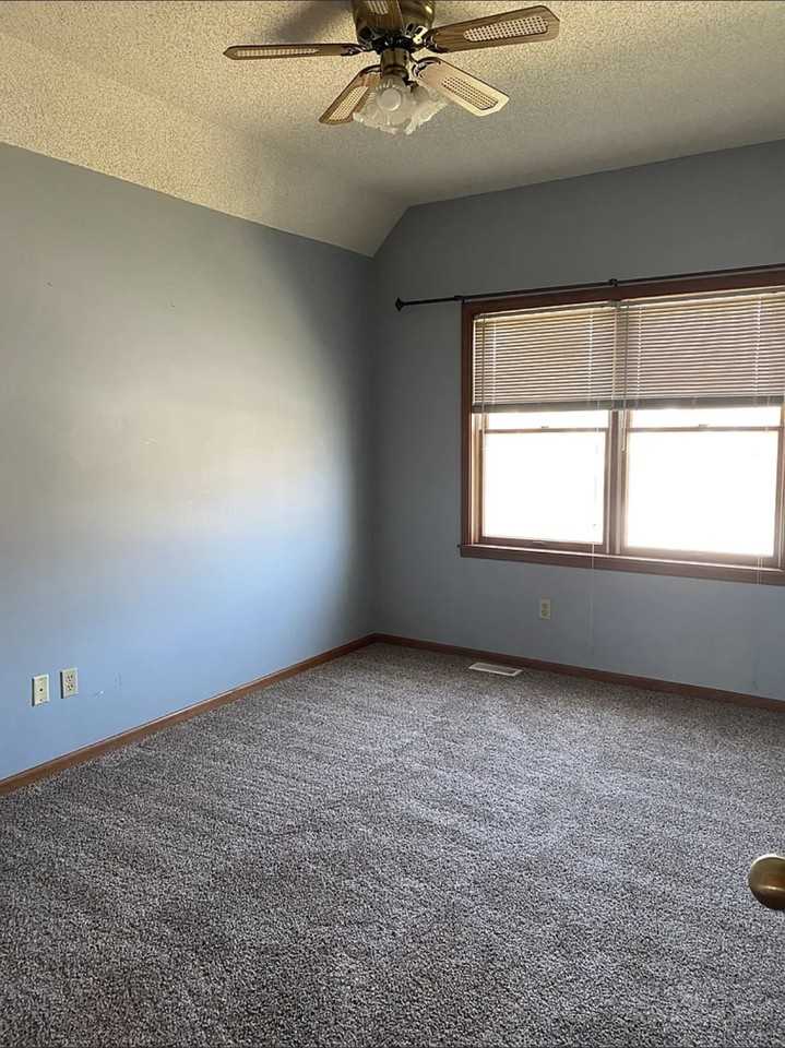 773 Kenmare Pkwy - Photo 3 of 11