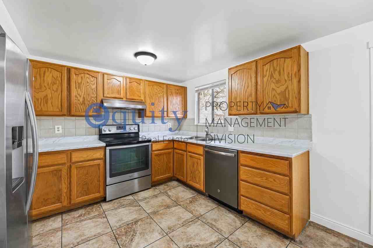 4575 S Balsam Ave #1 - Photo 3 of 29