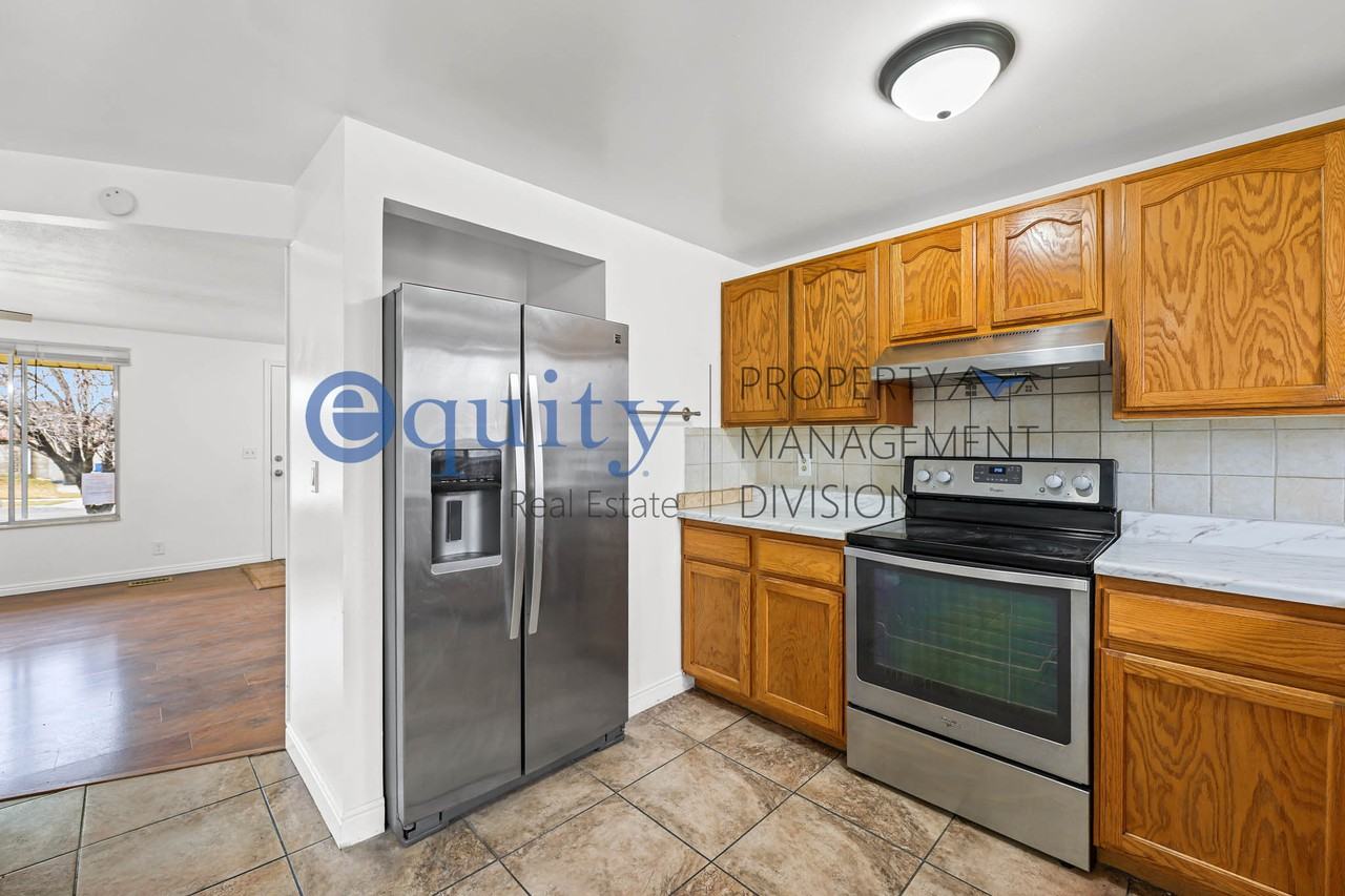 4575 S Balsam Ave #1 - Photo 4 of 29