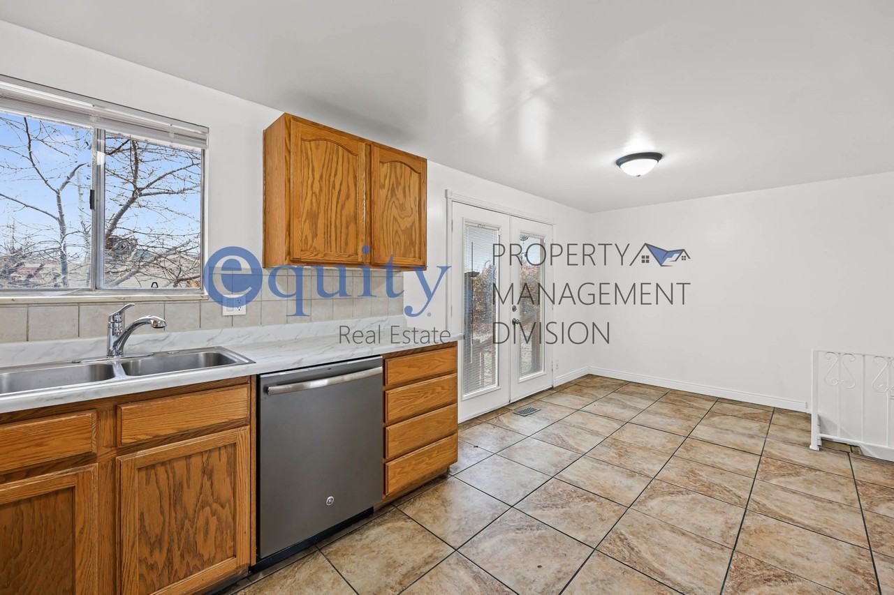 4575 S Balsam Ave #1 - Photo 5 of 29