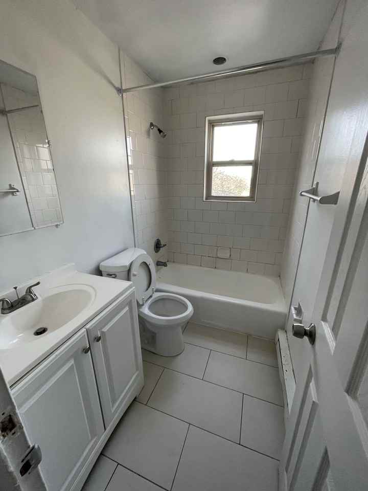 3344 Stathem AvenueUnit 8 #3344-8 - Photo 3 of 5