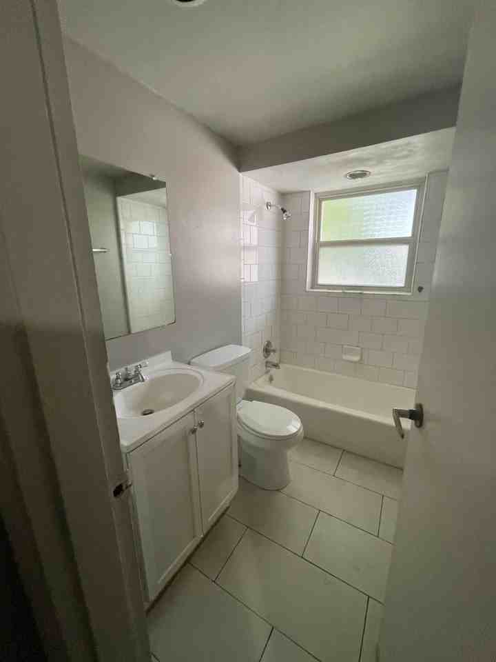 3340 Stathem AvenueUnit 2 #3340-2 - Photo 5 of 5