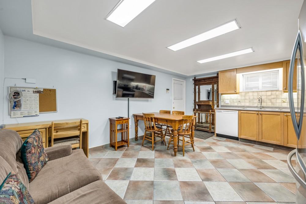 556 Kaslo Street - Photo 2 of 21