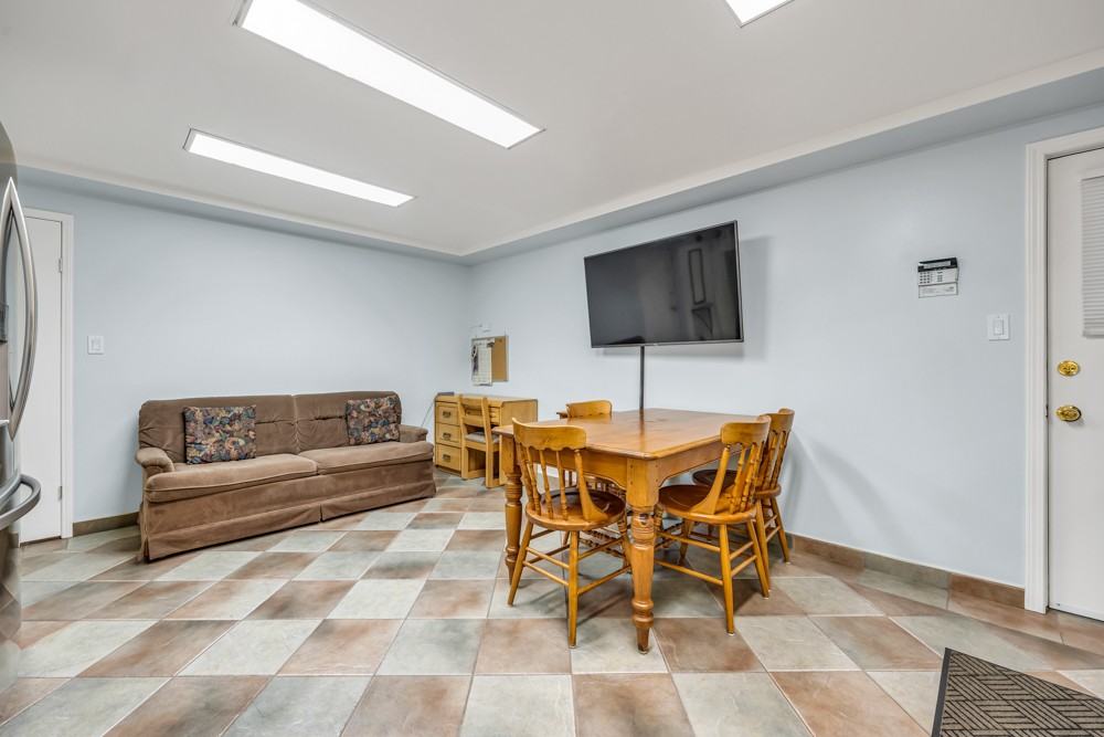 556 Kaslo Street - Photo 3 of 21