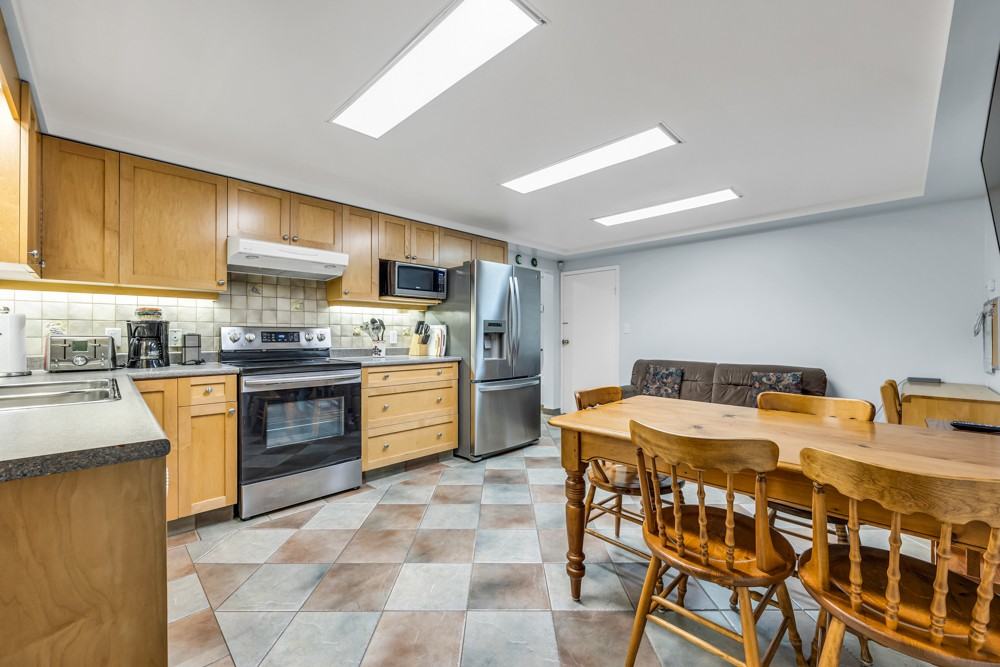 556 Kaslo Street - Photo 4 of 21