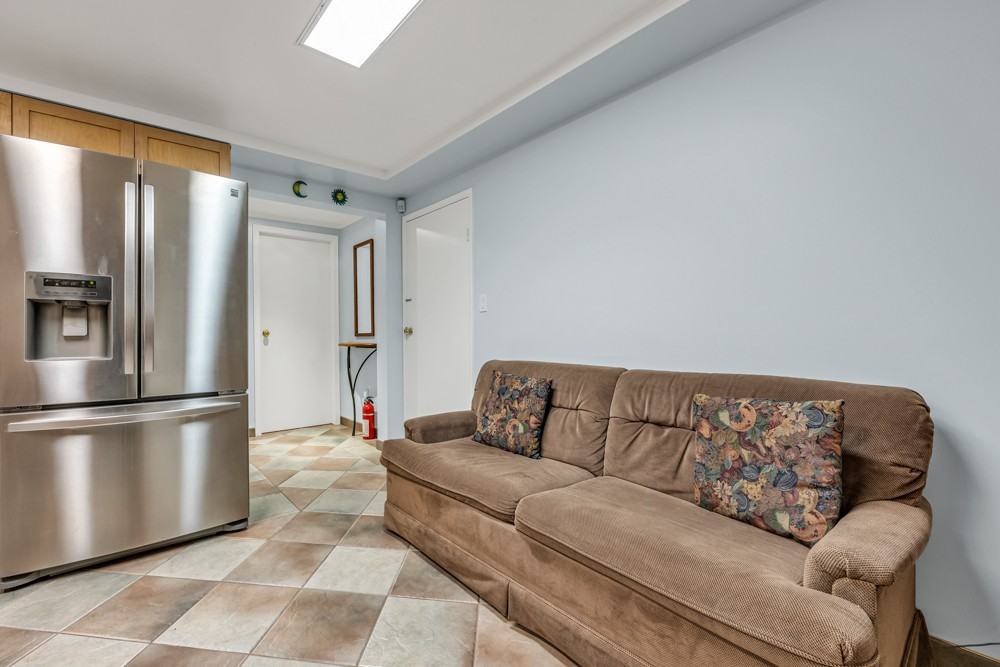 556 Kaslo Street - Photo 7 of 21