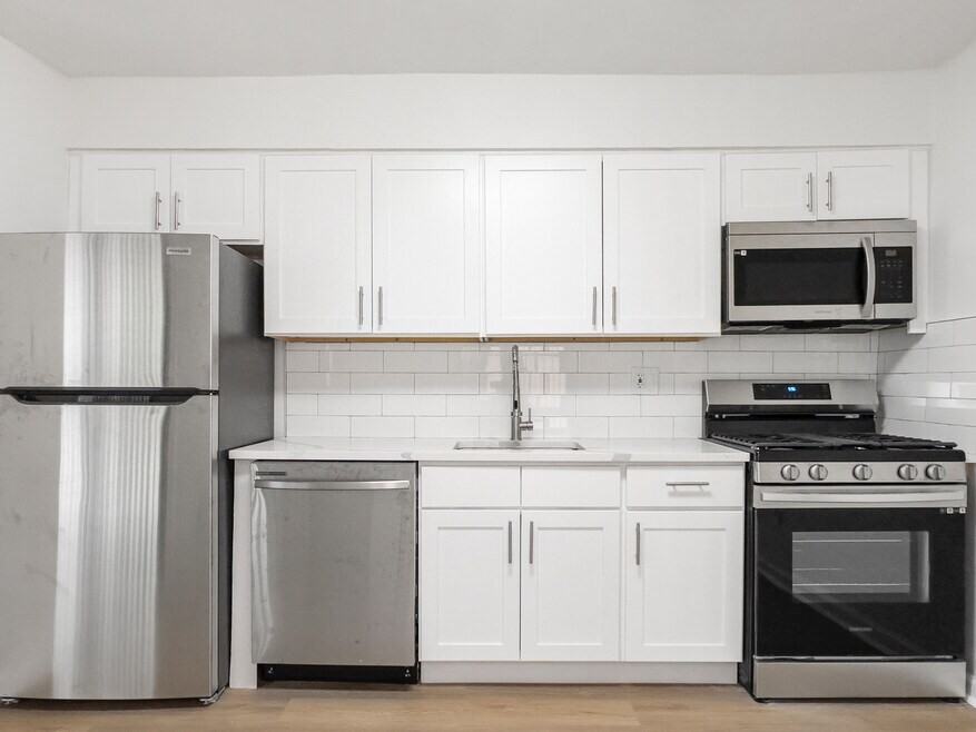 1405 Veterans Hwy #O02 - Photo 5 of 11