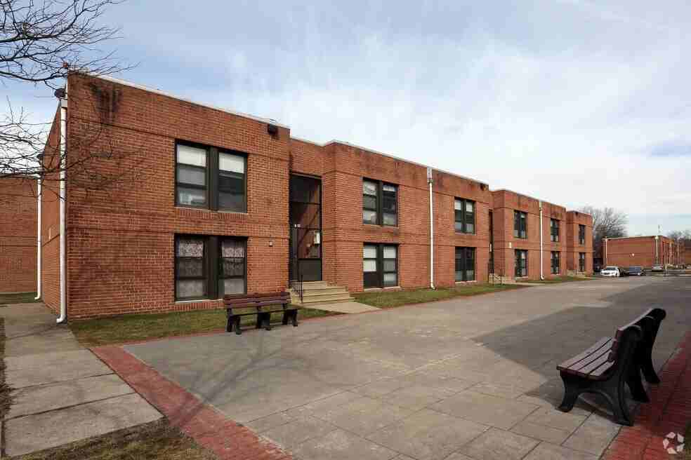 1405 Veterans Hwy #O02 - Photo 7 of 11