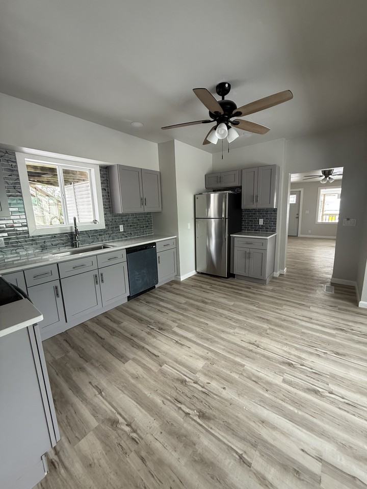 414 Lincoln St #A - Photo 2 of 12