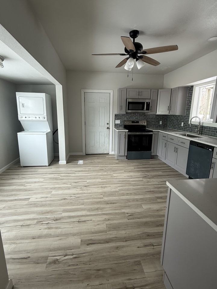 414 Lincoln St #A - Photo 4 of 12